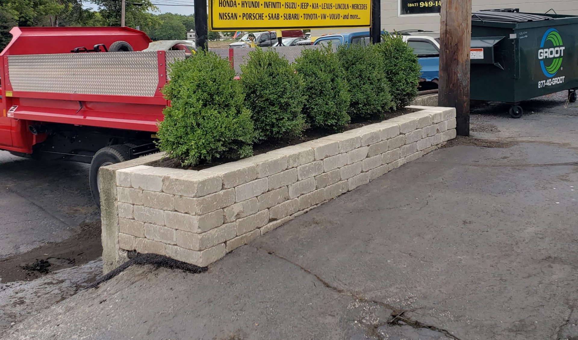 Commercial entrance planter wall